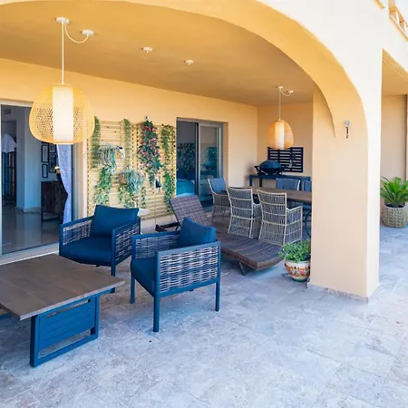 Апартаменти Newly Renovated With Amazing View