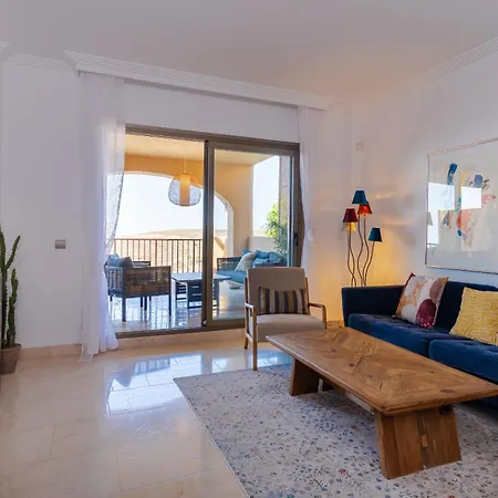 Newly Renovated With Amazing View דירה *