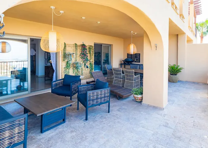 Апартаменти Newly Renovated With Amazing View