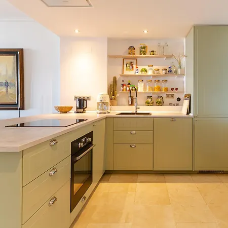 Newly Renovated With Amazing View *