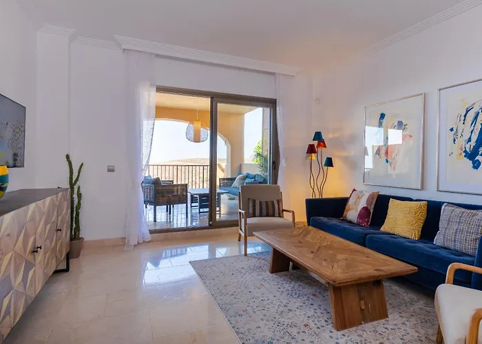 Newly Renovated With Amazing View דירה *